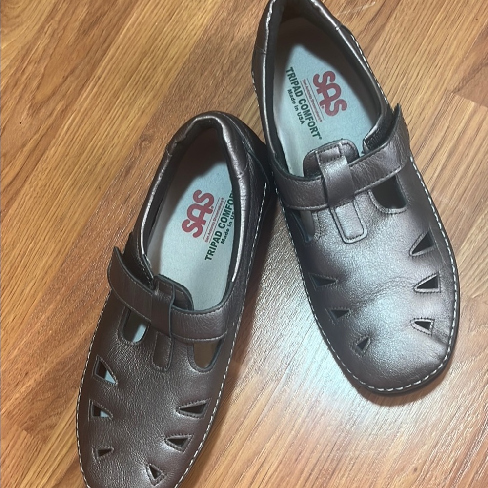 SAS Women’s Metallic Pewter Closed-Toe Sandals